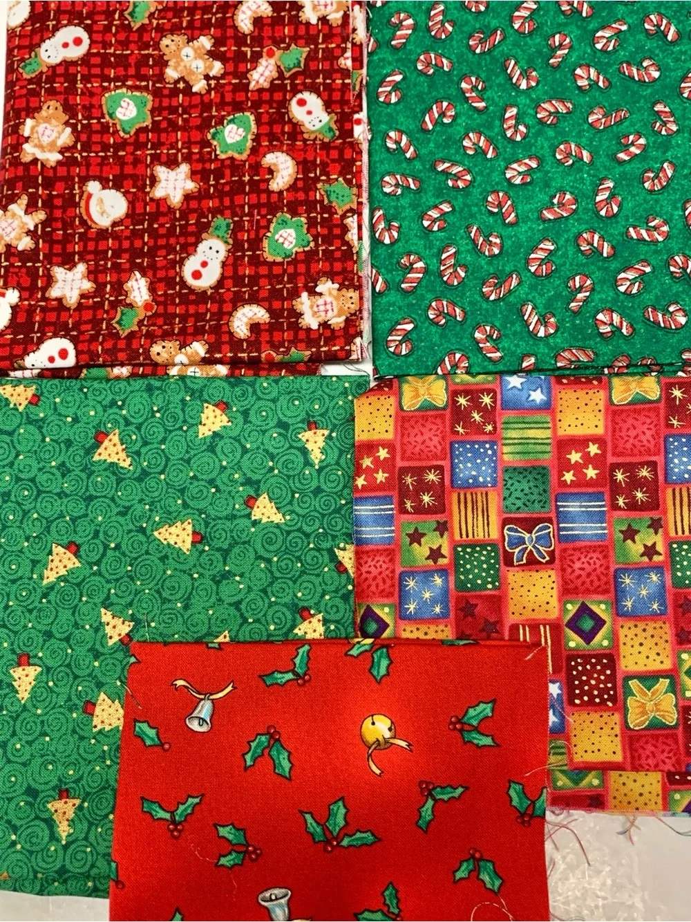 Christmas Holiday Cotton Quilting Fabric Scrap Remnants Lot, 13 Prints Nostalgic